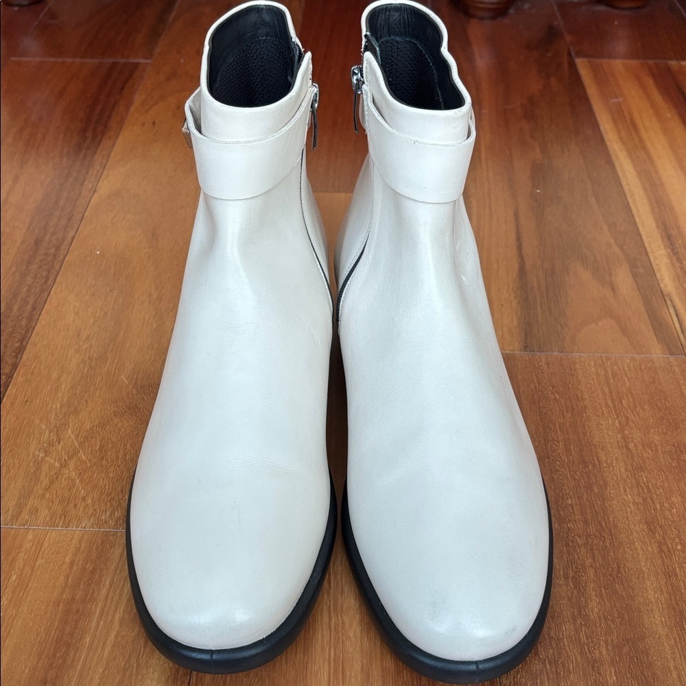 NWOT Ecco leather boots - Picture 3 of 9